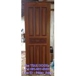 TD149 ประตูไม้สัก บานเดี่ยว 6 ลูกฟักตั้ง กลางแกะดอกไม้ ขนาด 80X200ซม.