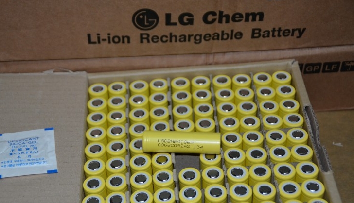 แบตเตอรี่ 18650 LG HE4 IMR 2500mah จากโรงงานLGแท้ *2ก้อนแถมกล่องใส่ถ่านABS*