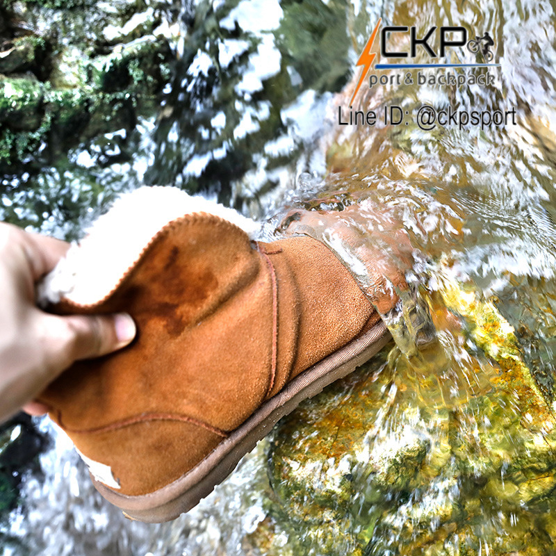 สเปรย์กันน้ำ MAGIC อเนกประสงค์ กันน้ำระดับนาโน ใช้ สเปรย์เคลือบรองเท้า หรือเสื้อผ้าที่ต้องการให้กันน้ำได้