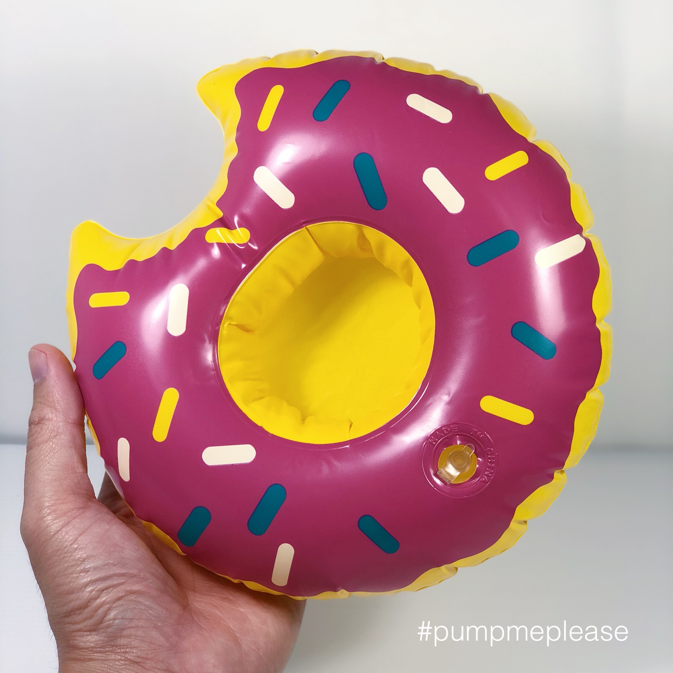 ที่รองแก้ว เป่าลมลอยน้ำ Donut Blueberry Drink Holders