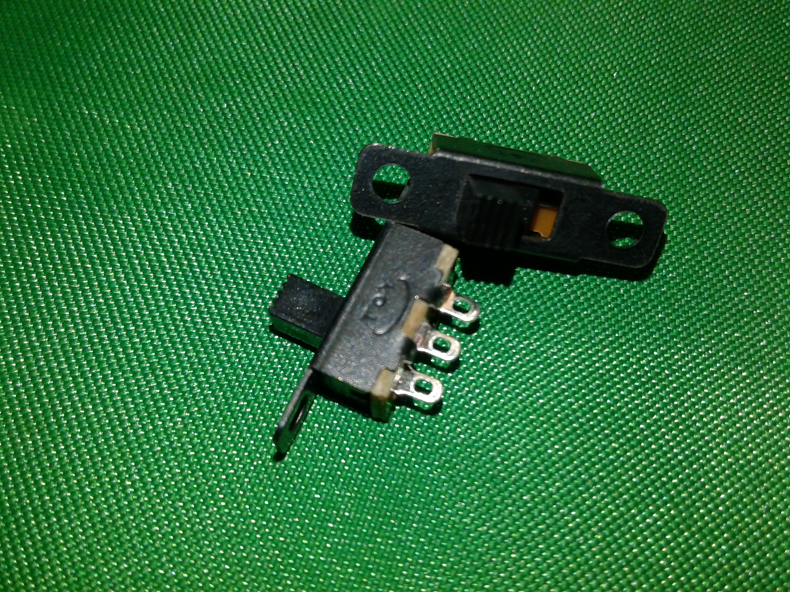 สวิทย์ on-off แบบเลื่อน ตัวเล็กอย่างดี