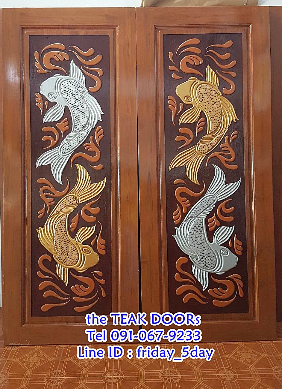 TD268 ประตูไม้สักบานคู่ ลายปลาคราฟเงินทอง ขนาด 160X200 ซม.