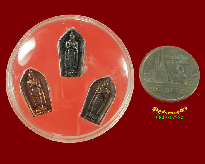 437.พระใบมะขามปางรำพึง หลังยันต์น้ำเต้า เนื้อ เงิน นวะ ทองแดง 1ชุด3องค์ มีเลี่ยมสวยสมบูรณ์ครับ