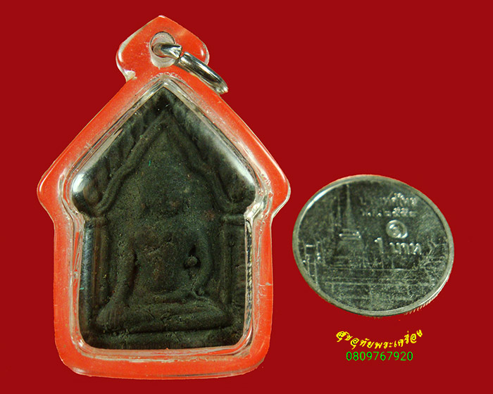 200.ขุนแผนเนื้อผง หลังฝังตระกรุด2ดอก สีผึ้ง ไม้มงคล เนื้อจัดเข้มข้น เลี่ยมพร้อมบูชาครับ