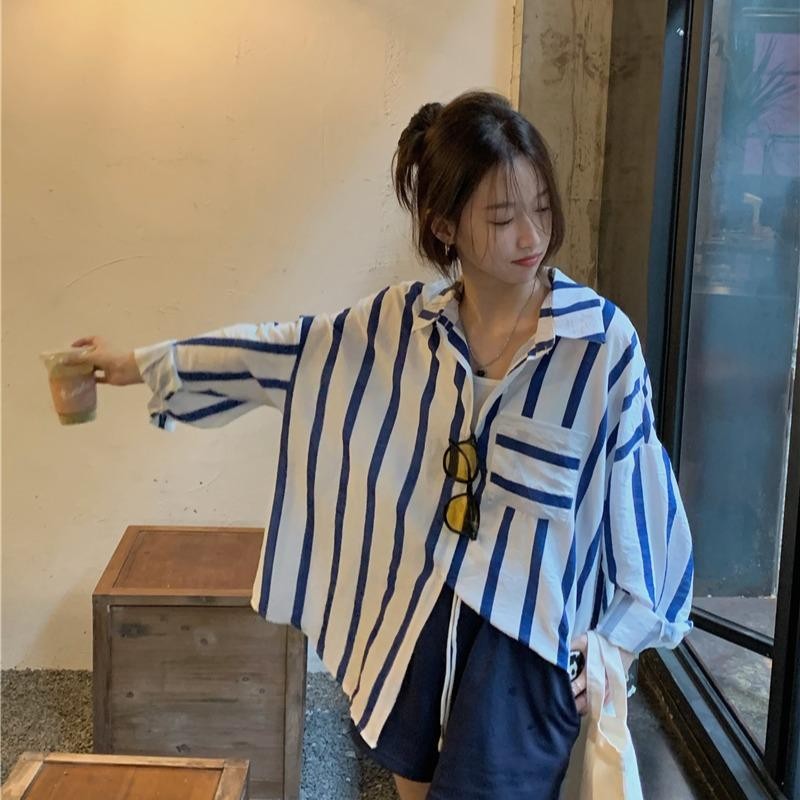 พร้อมส่ง : เสื้อเชิ้ตแขนยาวลายทางสีฟ้าทรงโอเวอร์ไซส์
