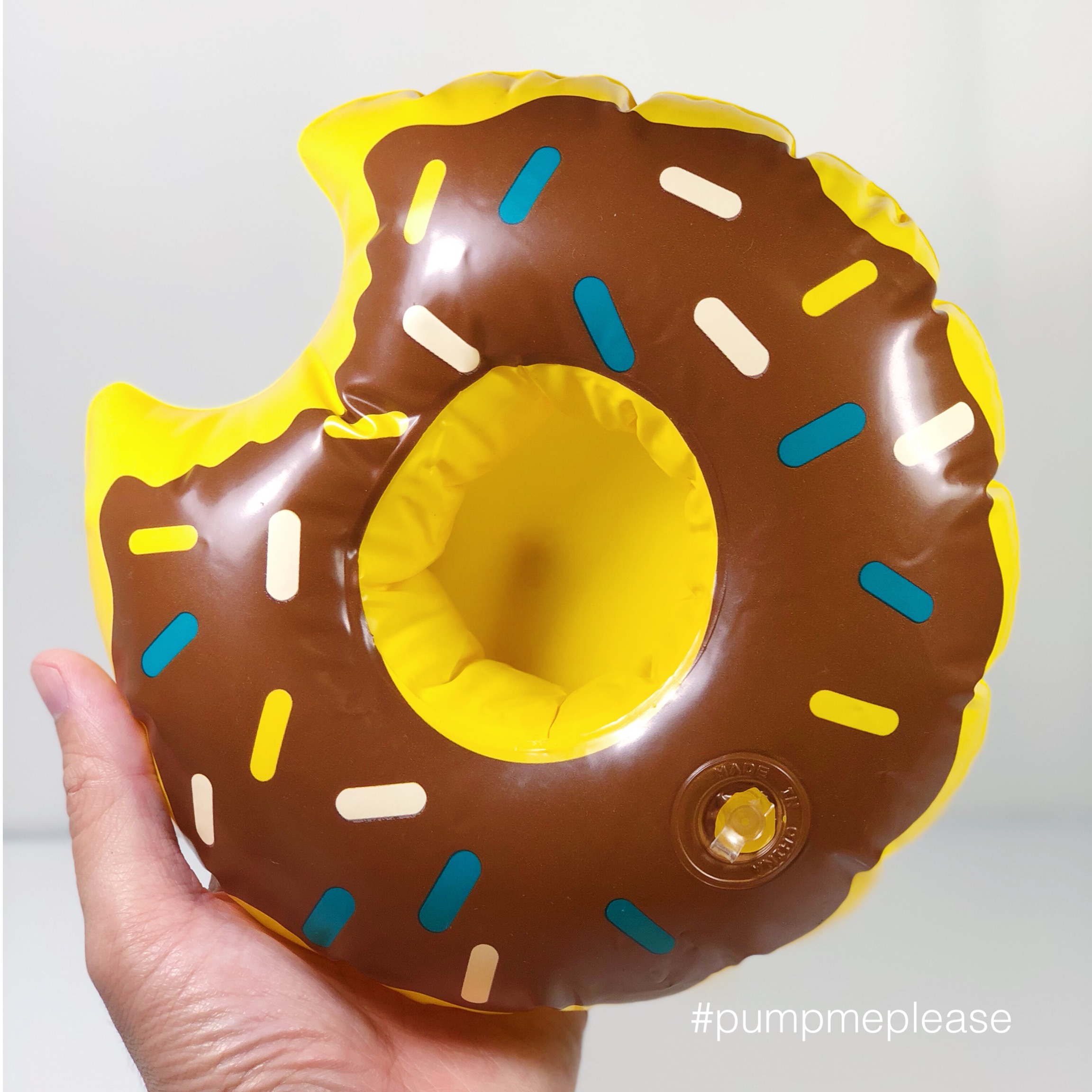 ที่รองแก้ว เป่าลมลอยน้ำ Donut Chocolate Drink Holders สำเนา