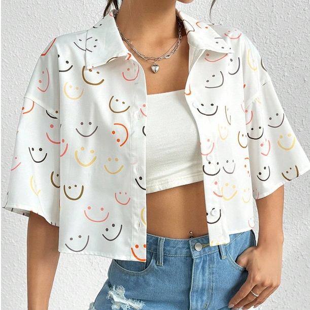 พร้อมส่ง : เสื้อเชิ้ตแขนสั้นทรงครอปลายหน้ายิ้ม