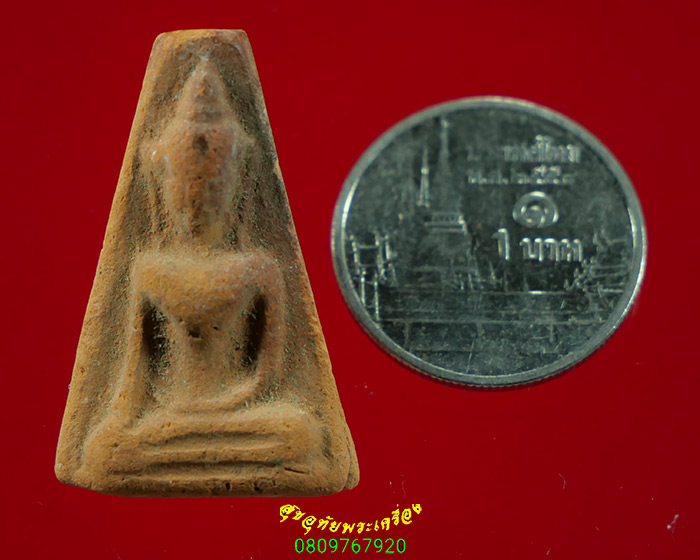 236.พระผงสุพรรณ เนื้อดิน หลังรอยนิ้วมือ เนื้อจัดเเห้งเก่า เข้มขลังคลาสสิกน่าบูชาครับ