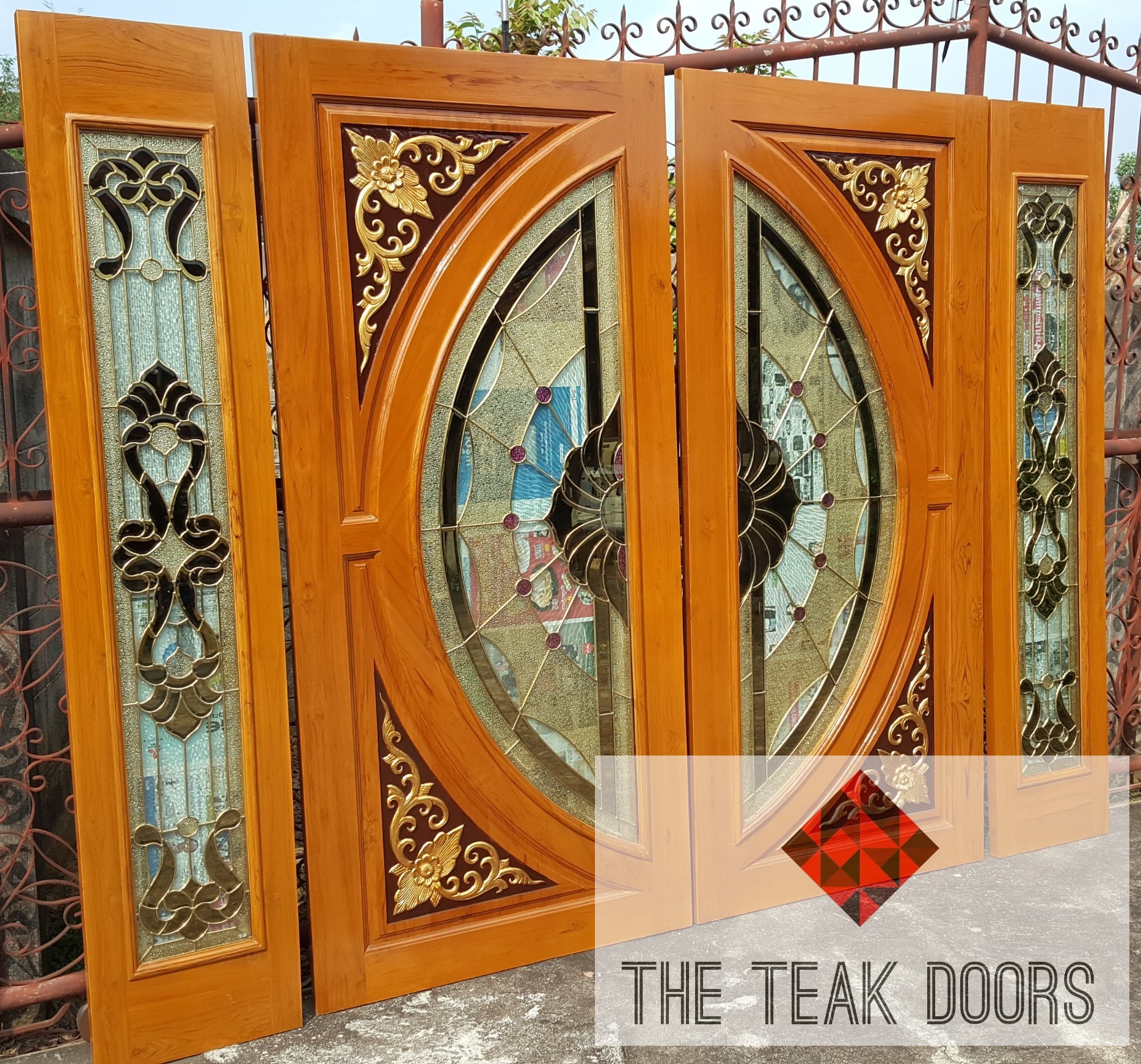 ประตูไม้สัก กระจกสเตนกลาส ชุด 4 ชิ้น (บานเปิด-ปิด)