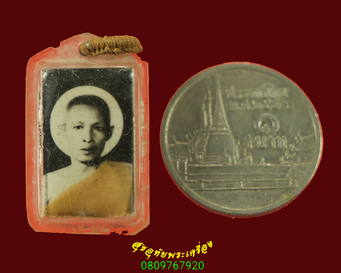 154.รูปถ่ายพระเกจิ หลังตะกรุดสามดอก เลี่ยมเดิมเข้มขลังน่าบูชาครับ