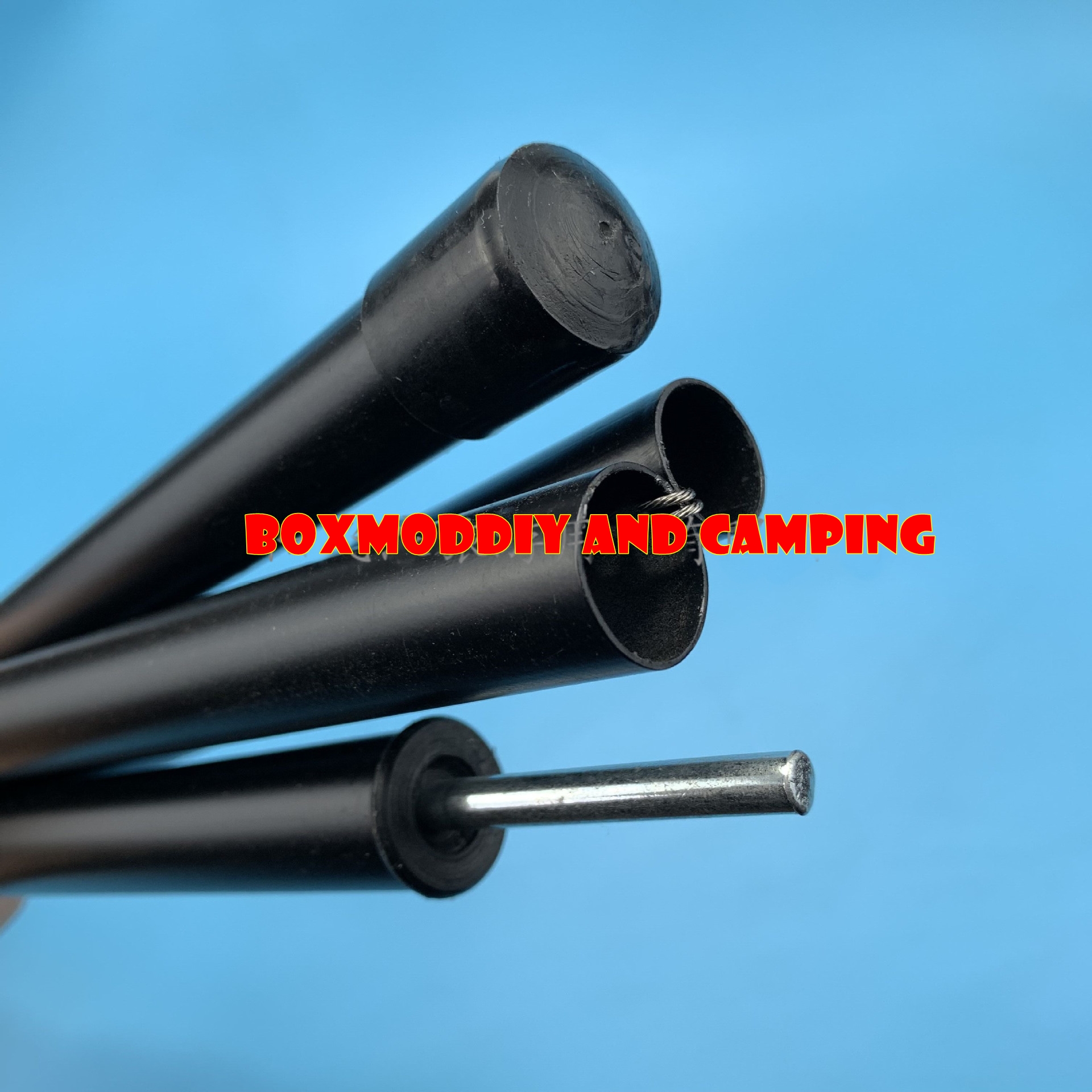 เสาฟลายชีท เสาผ้าใบกันฝน เสาtarp สีดำ เหล็กหนา มีสลิงยึดทั้ง4ท่อน ขนาด19มม. มี4ท่อน ต่อได้1เสา เสาสูง1.8เมตร มีตัวกันฟ้าผ่าแถมให้ ราคา220บาท