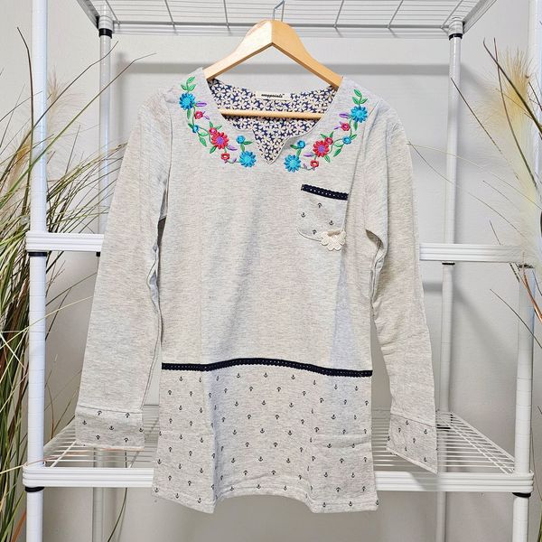 เสื้อยืดปักลายดอก