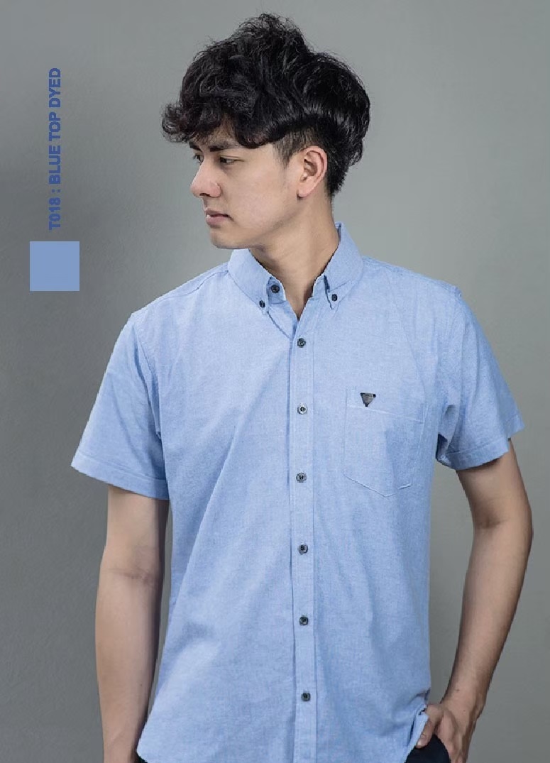 เสื้อเชิ้ตผู้ชายคอปกแขนสั้นทรง Silmfit สีฟ้าท็อปดราย