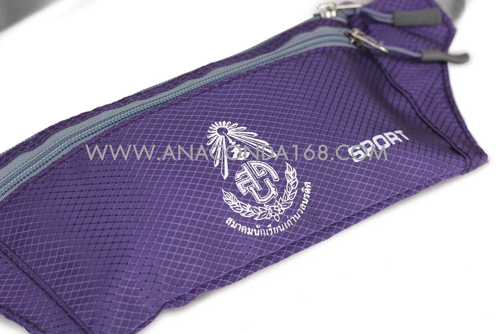 กระเป๋าคาดเอวสีพื้น 3 ซิป สกรีนโลโก้