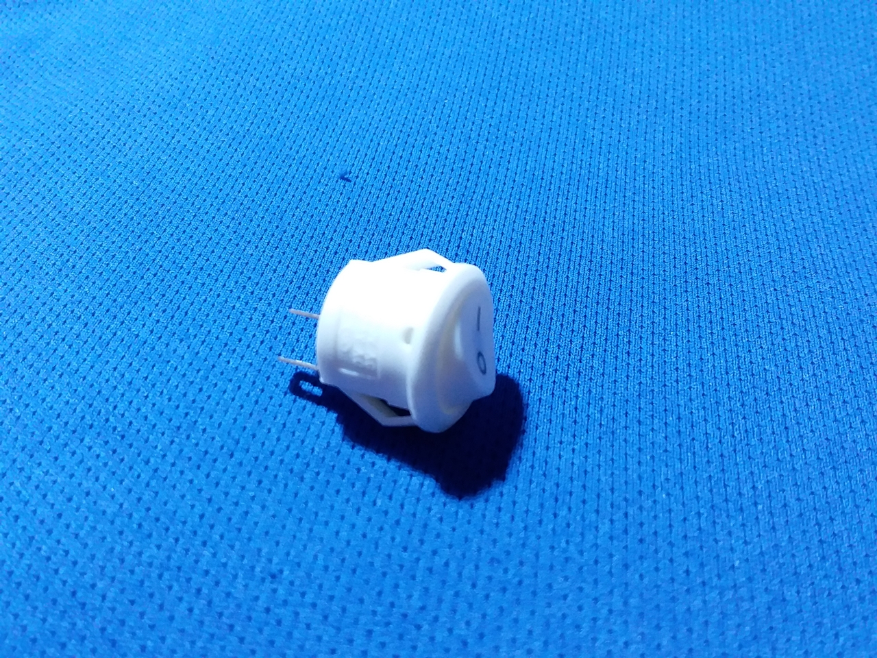 สวิทซ์ เปิดปิด on-off สีขาว แบบกลม เจาะรูติดตั้งง่าย 15มม.