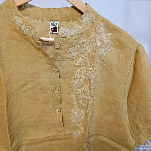 เสื้อลินินผสมฝ้ายลายงานปักสีเหลือง