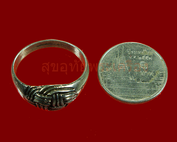 แหวนตะกร้อ หลวงพ่อขวัญ วัดบ้านไร่ เนื้อเงิน หายากครับ