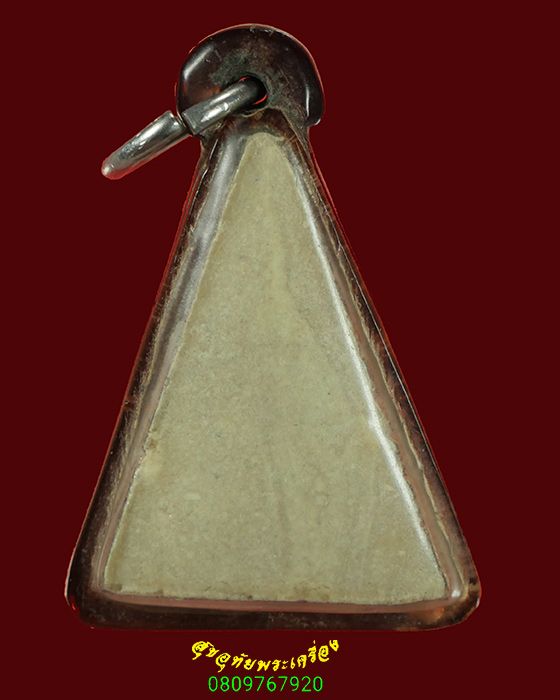 662.พระนางพญา เนื้อผงน้ำมัน หลวงพ่อกวย หลังเรียบ เลี่ยมยุคเก่าเข้มขลังคลาสสิกครับ