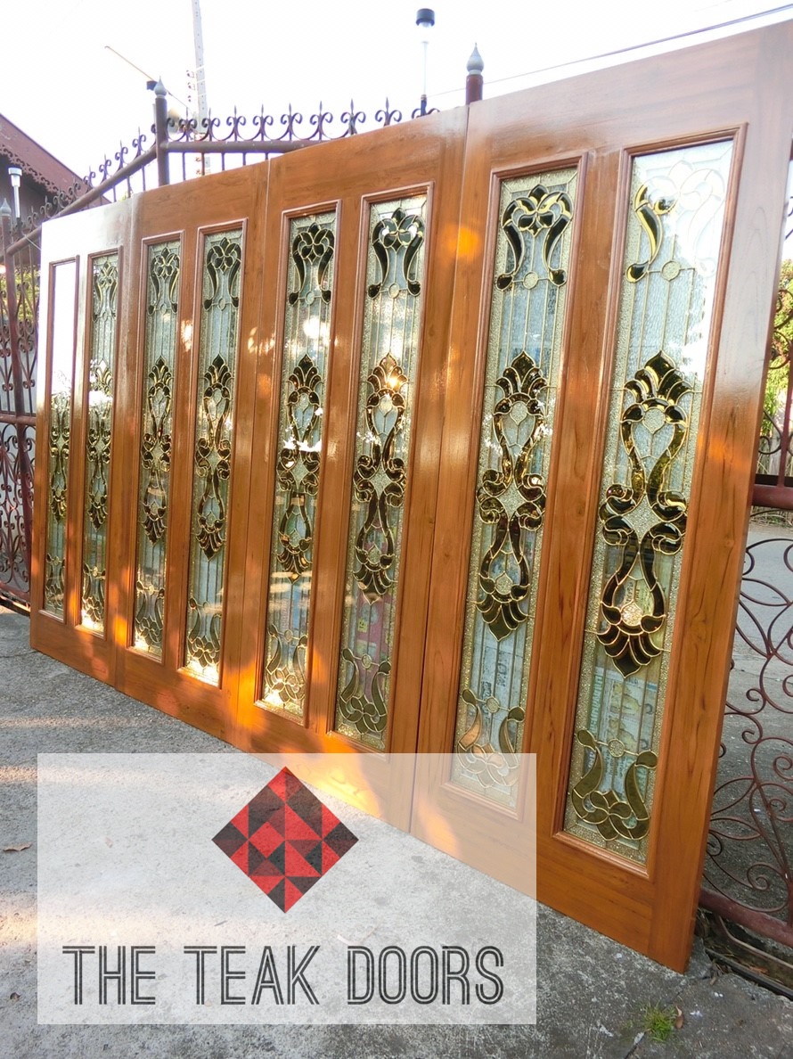 ผนังกระจกสเตนกลาส 4 บาน