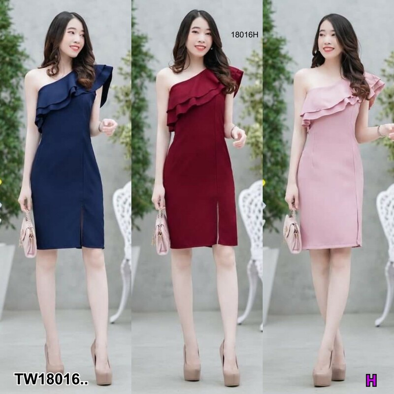 พร้อมส่ง : เดรสแขนเดี่ยวปาดไหล่แต่งระบาย