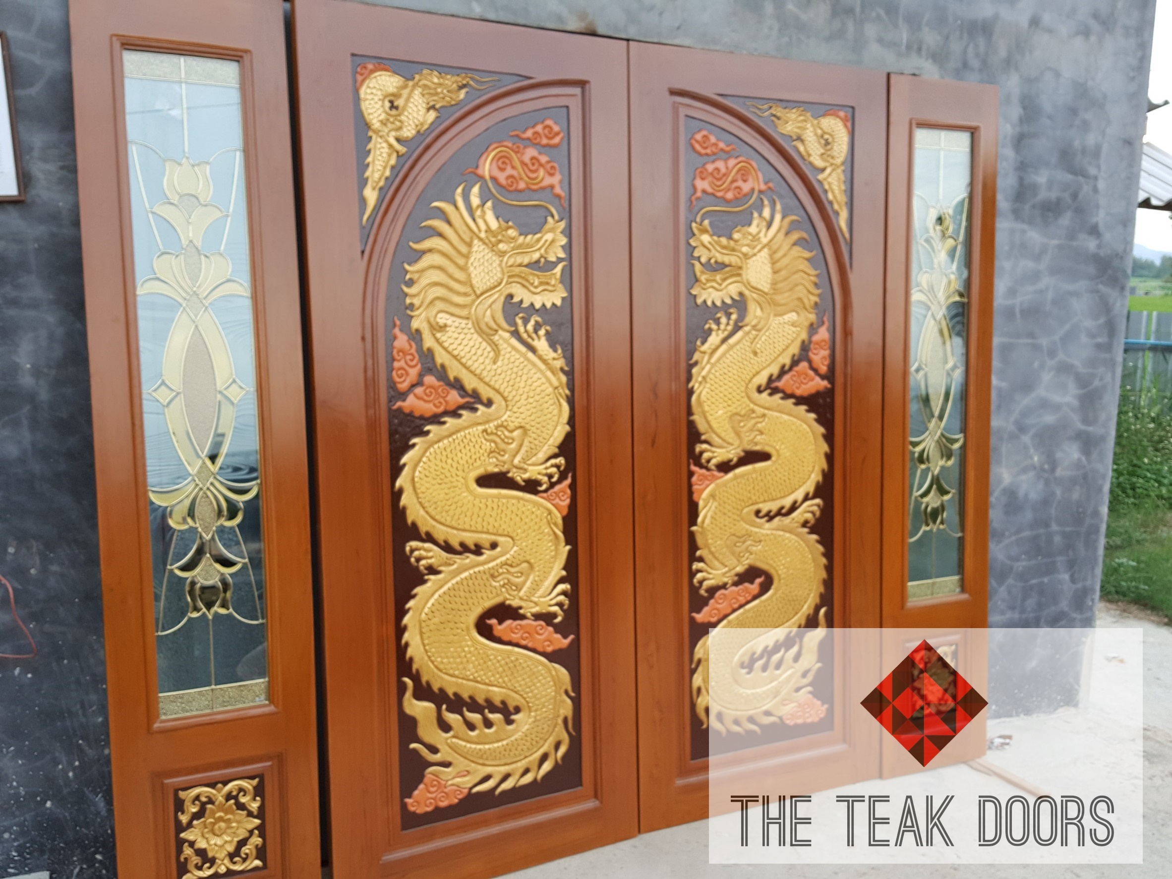 ประตูไม้สัก ข้างกระจกสเตนกลาส ชุด 4 ชิ้น (บานเปิด-ปิด)