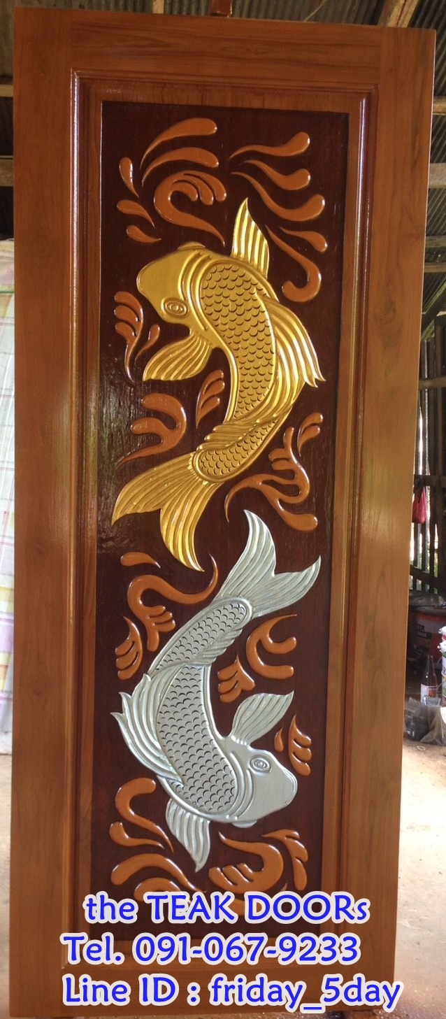 TD110 ประตูไม้สัก บานเดี่ยว ลายปลาคราฟเงินทอง ขนาด 80X200ซม.