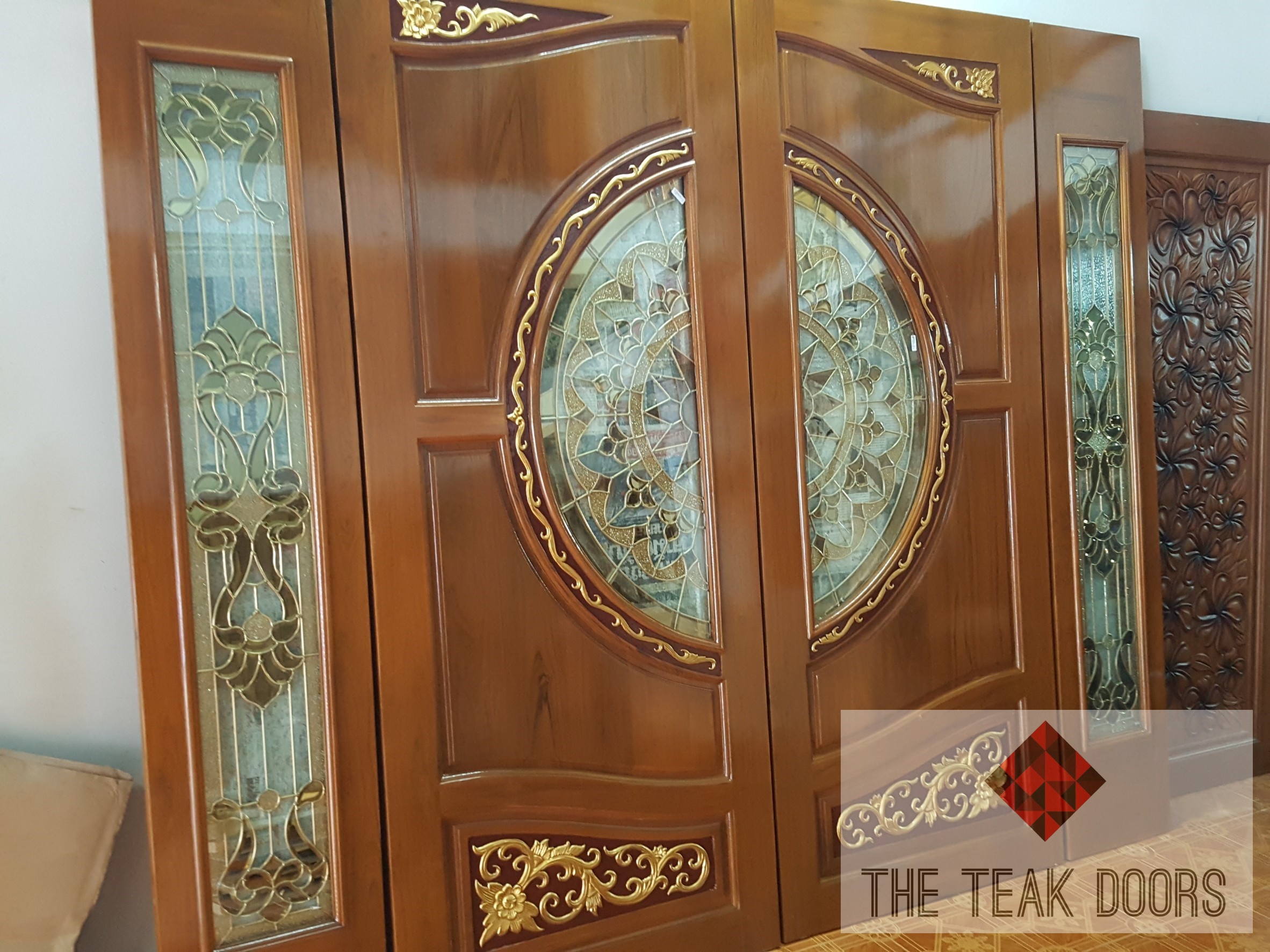 ประตูไม้สัก กระจกสเตนกลาส ชุด 4 ชิ้น (บานเปิด-ปิด)