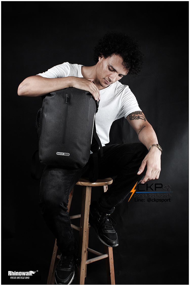 กระเป๋าเป้กันน้ำ 100% Rhinowalk รุ่น TF710 สีดำ