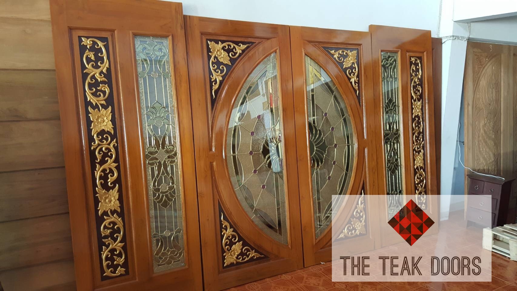 ประตูไม้สัก กระจกสเตนกลาส ชุด 4 ชิ้น (บานเลื่อน)