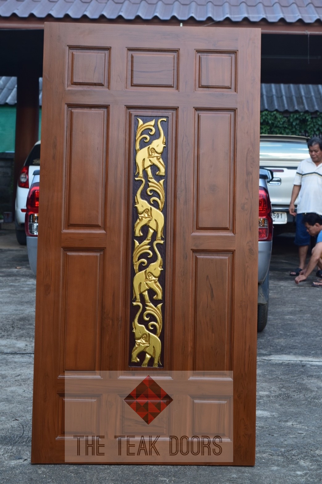 TD127 ประตูไม้สัก บานเดี่ยว ลูกฟักกลางแกะช้าง ขนาด 80X200 ซม.