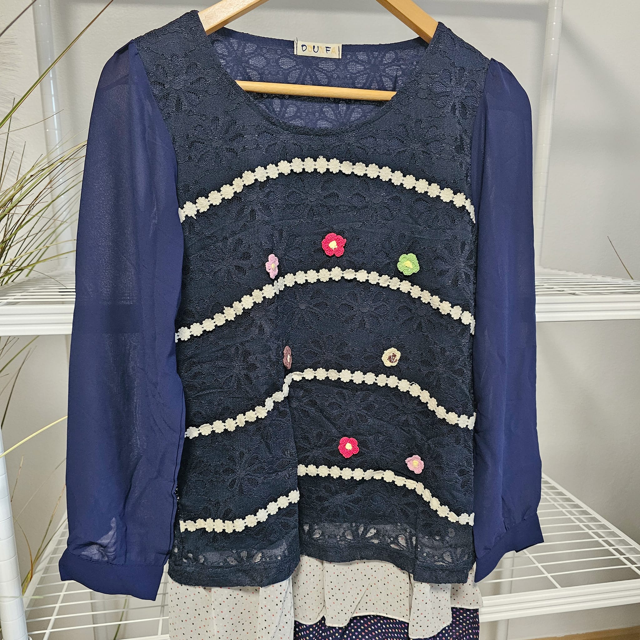 เสื้อยืดน้ำเงินริ้ว