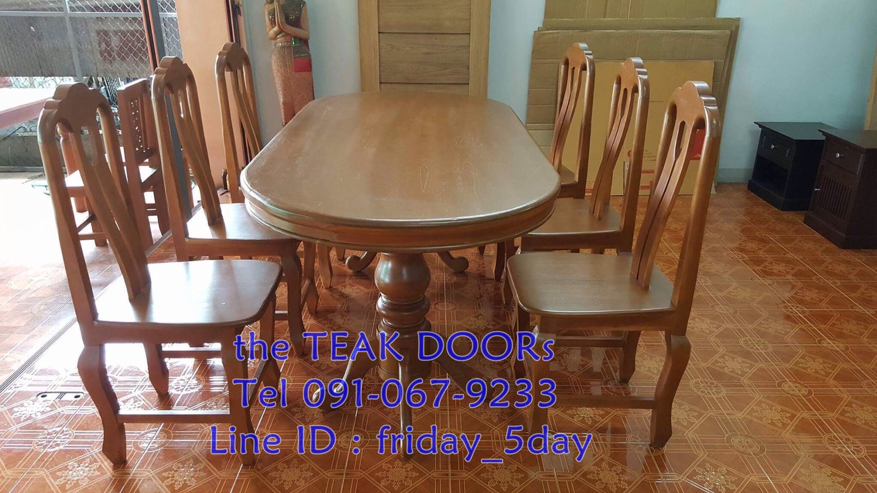 โต๊ะอาหารวงรี และ เก้าอี้ 6 ตัว