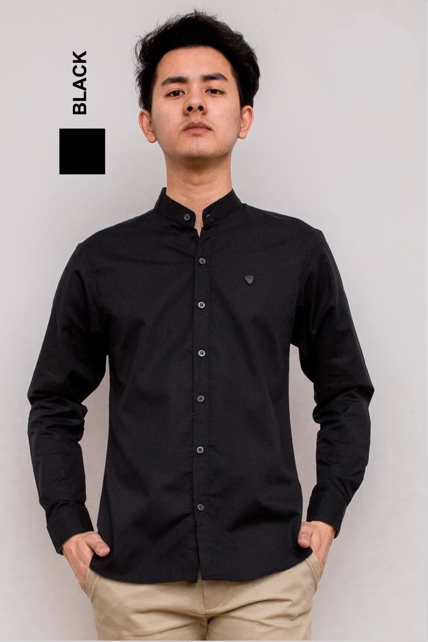 เสื้อเชิ้ตผู้ชายแขนยาวคอจีนทรง Silmfit สีดำ