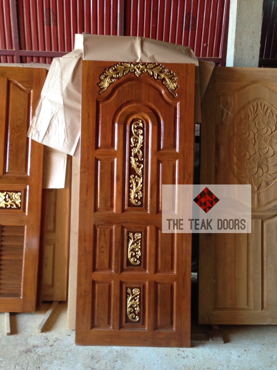 TD119 ประตูไม้สัก ลายมงกุฎ ขนาด 80X200 ซม.