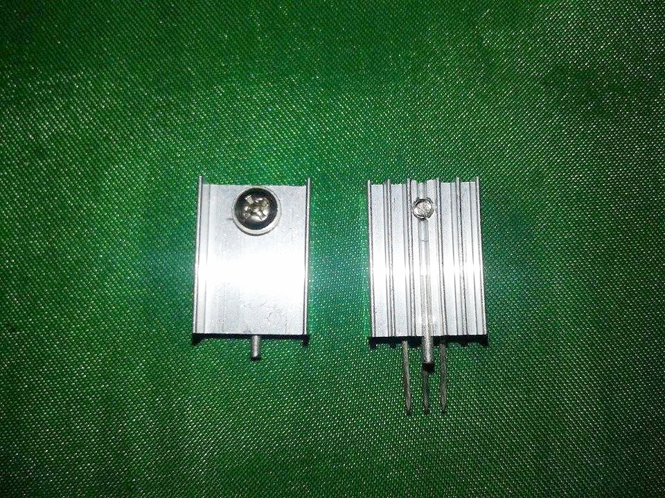 ฮีทซิงค์ ระบายความร้อนมอสเฟต MOSFET HEATSINK 15x20x10 mm มาพร้อมน็อตยึด
