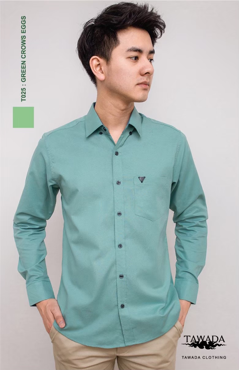 เสื้อเชิ้ตผู้ชายแขนยาวคอปกทรง Silmfit สีเขียวไข่่กา