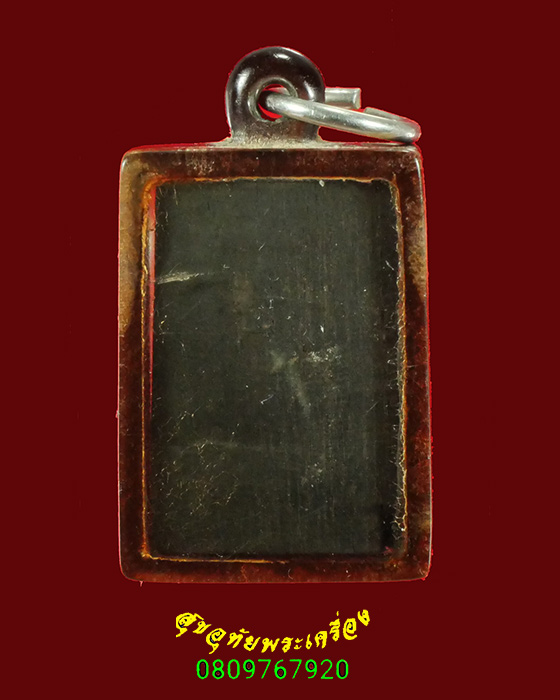 587.พระพุทธนั้งบัว ไม้งิ้วดําแกะ เก่ามีอายุเข้มขลังคลาสสิก มีเลี่ยมแบบเลนส์ยุคเก่าน่าบูชาครับ