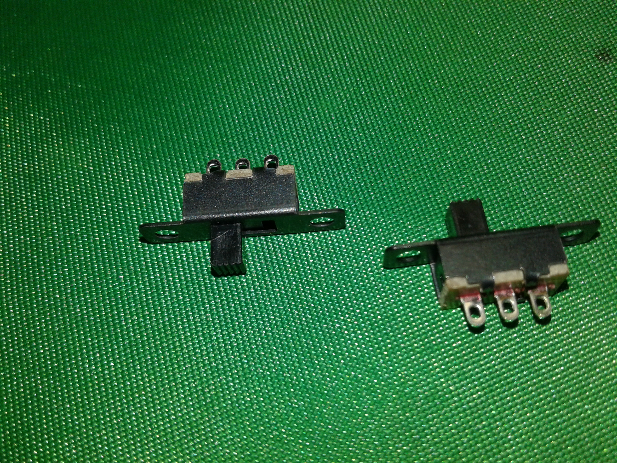 สวิทย์ on-off แบบเลื่อน ตัวเล็กอย่างดี