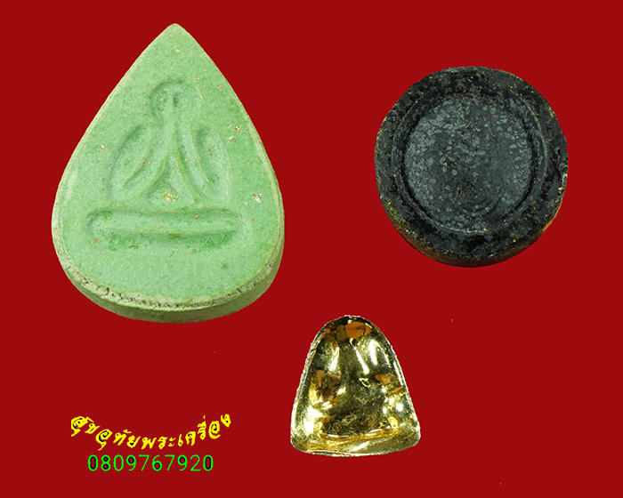 271.พระปิดตา วัดเครือวัลย์ ชุดสามองค์ สวยสมบูรณ์พร้อมกล่องกำมหยี่เดิมจากวัดครับ***2