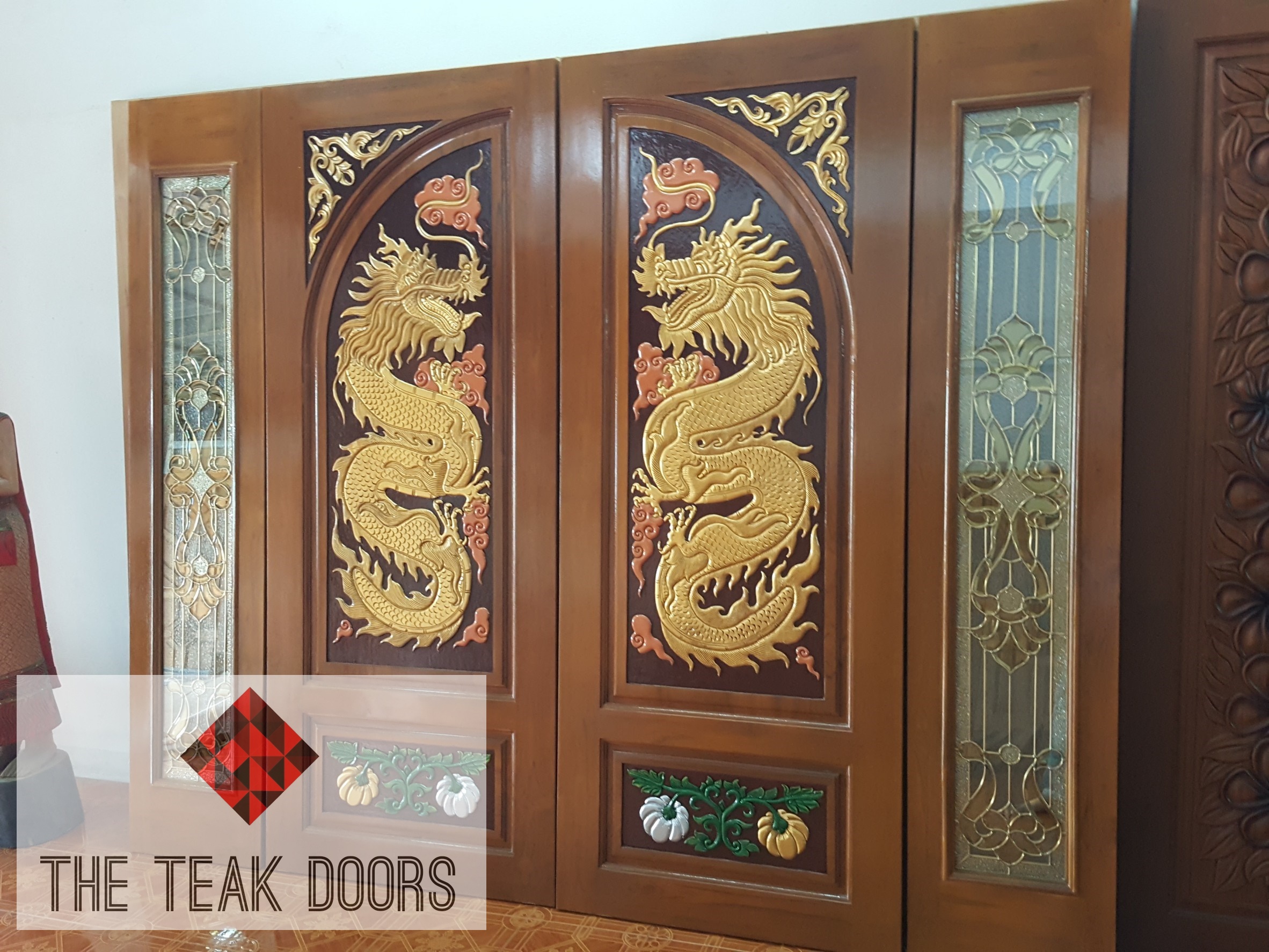 ประตูไม้สัก กระจกสเตนกลาส ชุด 4 ชิ้น (บานเปิด-ปิด)