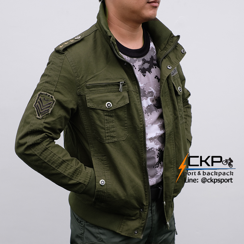 เสื้อแจ็กเก็ตสุดเท่ Jacket City 7 เป็นเสื้อแจ็กเก็ตสไตล์ทหารอเมริกัน ผ้าฝ้าย 100% มีซับใน สวมใส่สบาย ระบายอากาศได้ดี ไม่มีอับชื้น ส่วนแขนด้านใน ผ้าฝ้ายผสมโพลีเอสเตอร์ ยืดหยุ่นได้ดี จากร้าน ckpsport&back สามาติดต่อได้ที่ lineID :@ckpsport