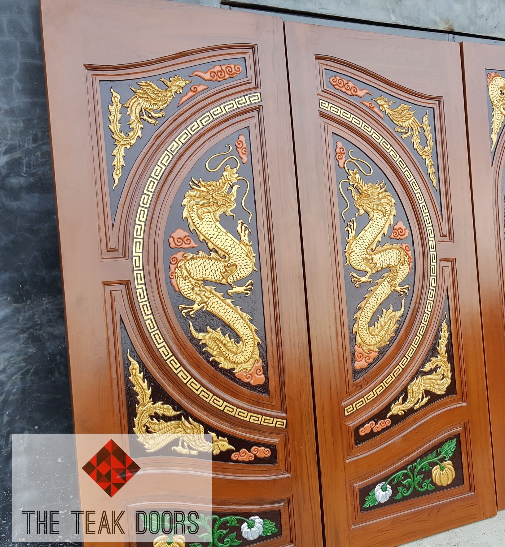 TD225 ประตูไม้สักบานคู่ วงกลมมังกร มุมหงส์ ล่างฟักทอง ขนาด 160X200 ซม.