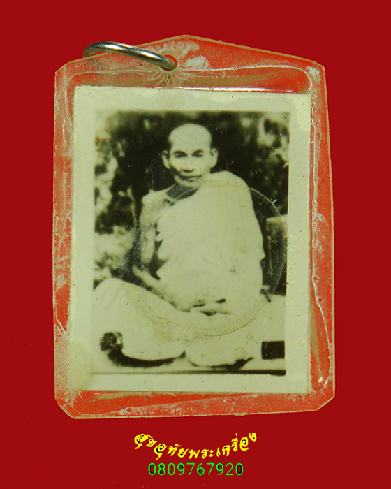 145.รูปถ่ายหลวงพ่อเคลือบ วัดหนองกระดี่ จ.อุทัยธานี หลังพระเกจิ เก่ามีปรอท เข้มขลังคลาสสิกน่าบูชาครับ