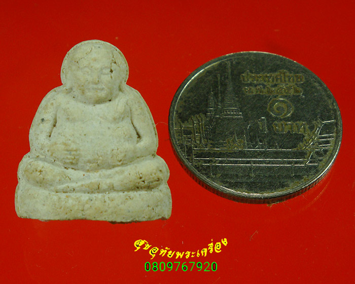 551.พระสังกัจจายน์ลอยองค์ หลังยันต์ เนื้อผง คลาสสิกน่าบูชาครับ