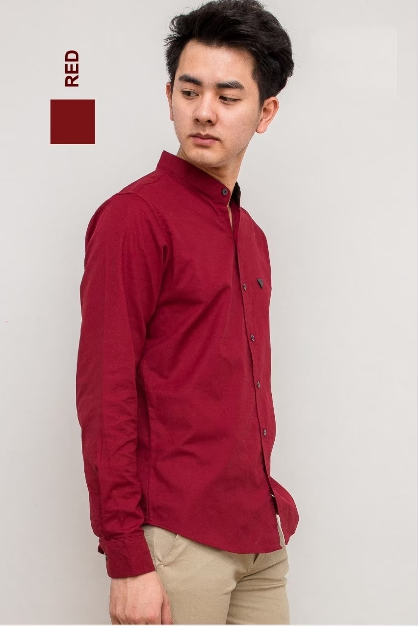 เสื้อเชิ้ตผู้ชายแขนยาวคอจีนทรง Silmfit สีแดง