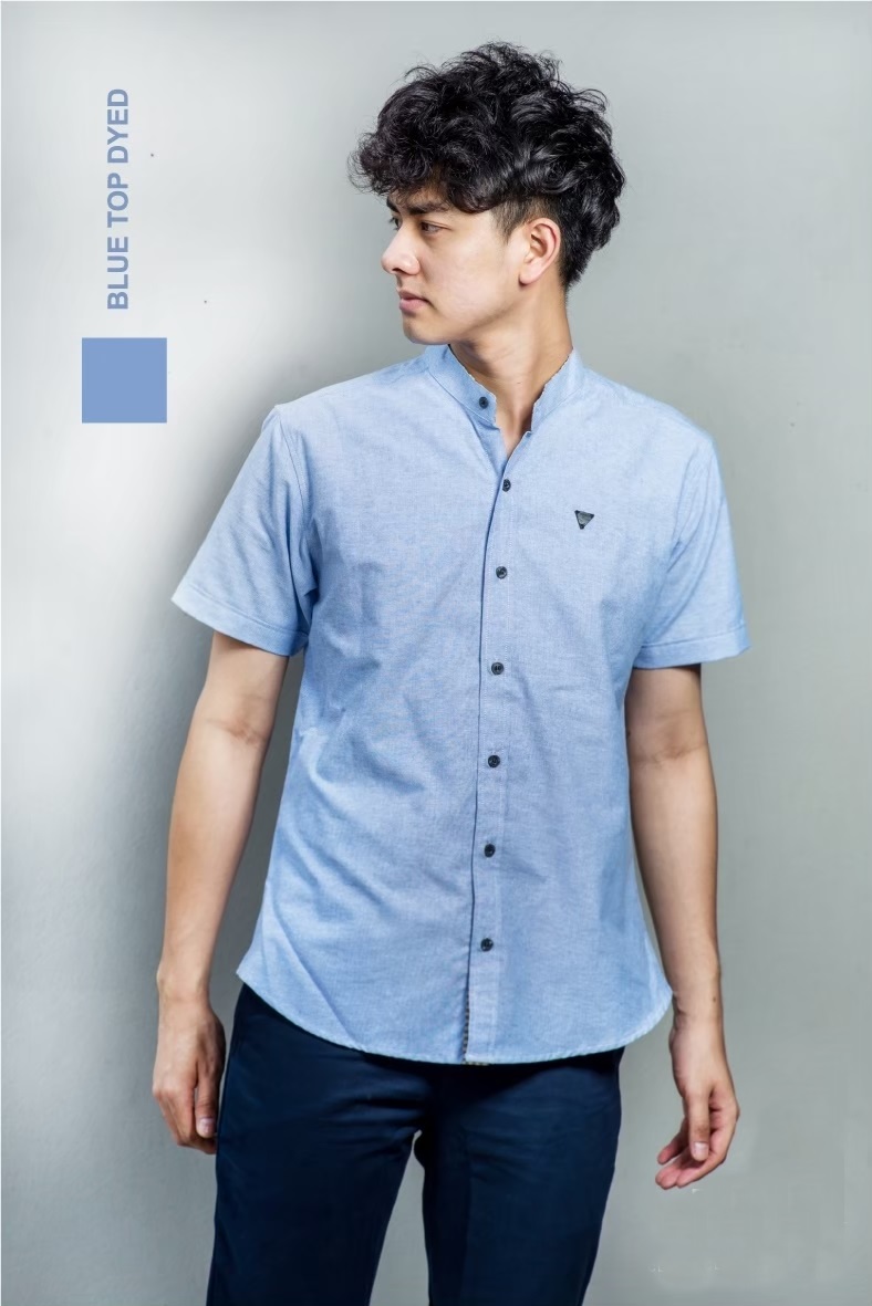 เสื้อเชิ้ตผู้ชายคอจีนแขนสั้นทรง Silmfit สีฟ้าท็อปดราย