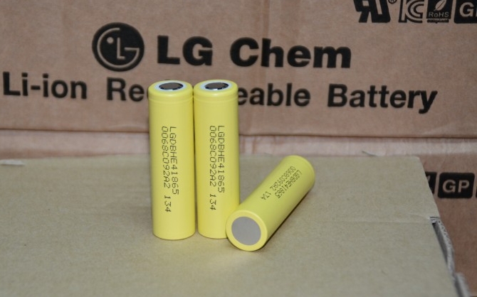 แบตเตอรี่ 18650 LG HE4 IMR 2500mah จากโรงงานLGแท้ *2ก้อนแถมกล่องใส่ถ่านABS*