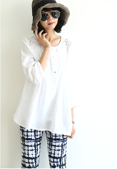เสื้อฝ้ายสีขาวฉลุลูกไม้ช่วงไหล่