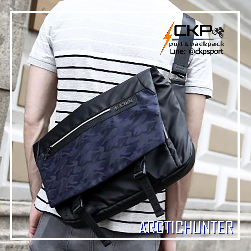 กระเป๋าสะพายข้าง ARCTIC HUNTER (มีช่องใส่โน๊ตบุ๊ค) ลายพรางกรม(Navy)