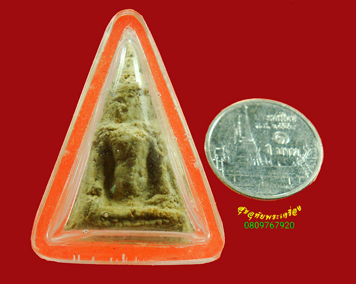 110.พระนางพญา เนื้อผง เนื้อหามวลสารเข้มข้น มีเลี่ยมน่าบูชาครับ